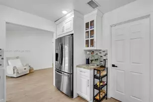 8531 NW 8th St, Pembroke Pines, FL 33024 - Photo 9