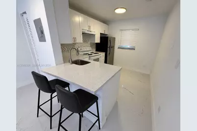 1653 NW 1st St #1, Miami, FL 33125 - Photo 9