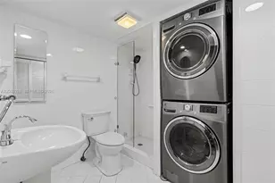 6039 Collins Ave, Miami Beach, FL 33140 - Photo 19