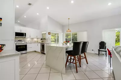 20430 SW 53rd Pl, Pembroke Pines, FL 33332 - Photo 13