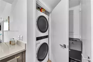 500 Brickell Ave, Miami, FL 33131 - Photo 25