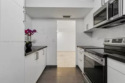 6039 Collins Ave #407, Miami Beach, FL 33140 - Photo 9