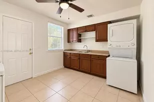 1526 NE 135th St, North Miami, FL 33161 - Photo 9