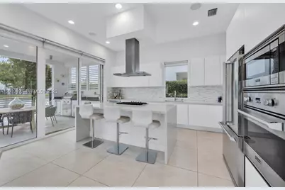 10250 NW 75th Ter, Doral, FL 33178 - Photo 7