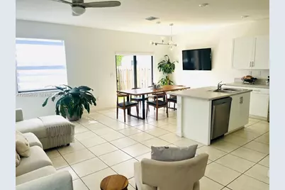 560 NE 206th Ln, Miami, FL 33179 - Photo 3