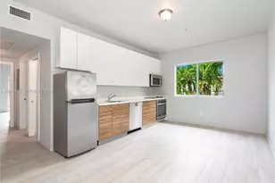 820 15th St, Miami Beach, FL 33139 - Photo 1