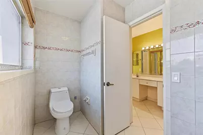 7205 W 3rd Ave, Hialeah, FL 33014 - Photo 23