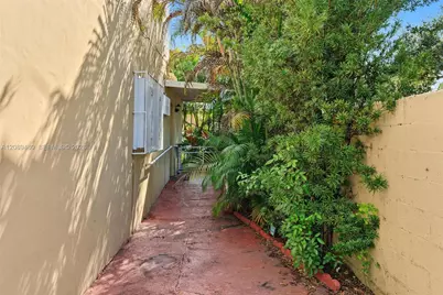 7205 W 3rd Ave, Hialeah, FL 33014 - Photo 31