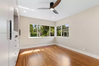 8934 Hawthorne Ave, Surfside, FL 33154 - Photo 27