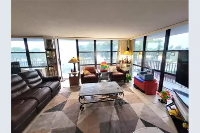 800 Parkview Dr #309, Hallandale Beach, FL 33009 - Photo 11