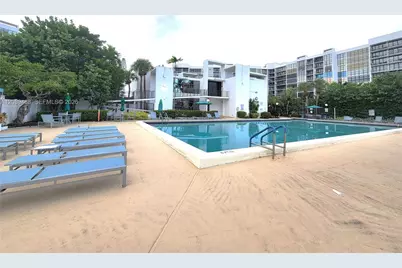 800 Parkview Dr #309, Hallandale Beach, FL 33009 - Photo 3