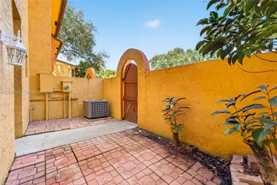 9014 NW 45th Ct, Sunrise, FL 33351 - Photo 5