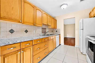 9014 NW 45th Ct, Sunrise, FL 33351 - Photo 9