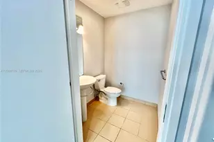 300 S Biscayne Blvd, Miami, FL 33131 - Photo 9