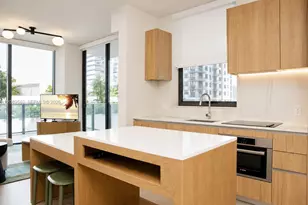 11 NE 6th St, Miami, FL 33132 - Photo 5