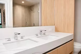 11 NE 6th St, Miami, FL 33132 - Photo 9