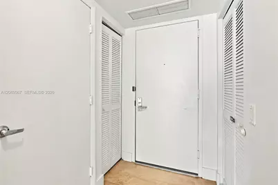 41 SE 5th St #710, Miami, FL 33131 - Photo 5
