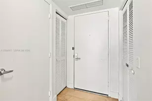 41 SE 5th St, Miami, FL 33131 - Photo 5
