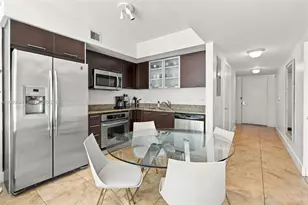 41 SE 5th St, Miami, FL 33131 - Photo 9