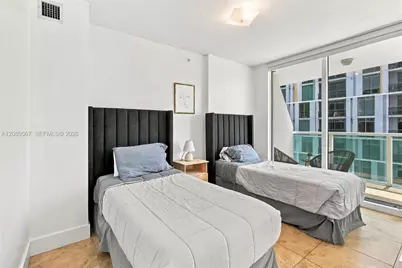 41 SE 5th St #710, Miami, FL 33131 - Photo 21