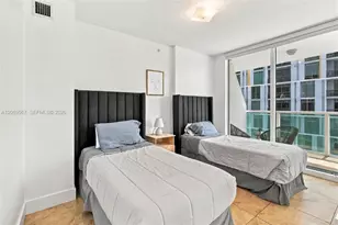 41 SE 5th St, Miami, FL 33131 - Photo 21