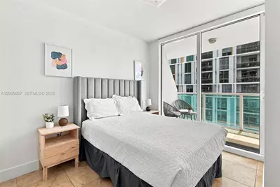 41 SE 5th St #710, Miami, FL 33131 - Photo 13