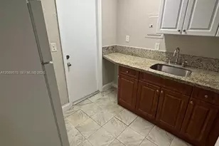 520 SW 4th St, Miami, FL 33130 - Photo 9