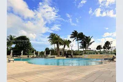 300 S Pointe Dr #809, Miami Beach, FL 33139 - Photo 23