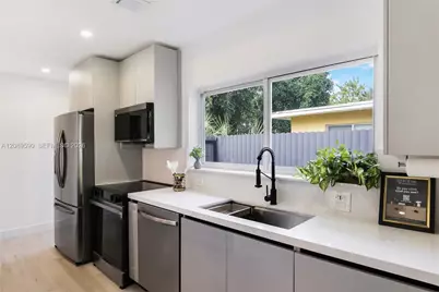 3056 NE 14th Ave #0, Oakland Park, FL 33334 - Photo 5