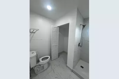 1400 W 39th Pl #1400, Hialeah, FL 33012 - Photo 13