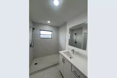 1400 W 39th Pl #1400, Hialeah, FL 33012 - Photo 19