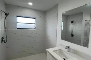 1400 W 39th Pl, Hialeah, FL 33012 - Photo 19