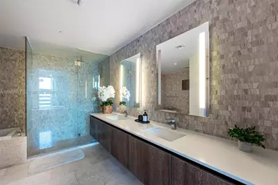 88 SW 7th St #1812, Miami, FL 33130 - Photo 15