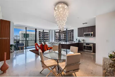 88 SW 7th St #1812, Miami, FL 33130 - Photo 5