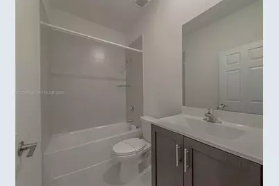 10629 W 32nd Ln, Hialeah, FL 33018 - Photo 23