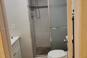 1638 SE Embassy Dr, West Palm Beach, FL 33401 - Photo 5
