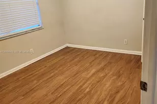 1638 SE Embassy Dr, West Palm Beach, FL 33401 - Photo 3