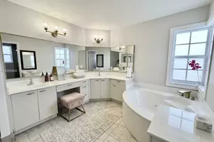811 NW 155th Terrace, Pembroke Pines, FL 33028 - Photo 17