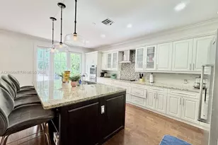 811 NW 155th Terrace, Pembroke Pines, FL 33028 - Photo 9