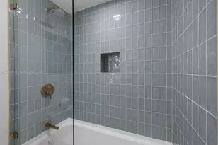159 NE 6th St, Miami, FL 33132 - Photo 37