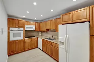 90 Edgewater Dr, Coral Gables, FL 33133 - Photo 9