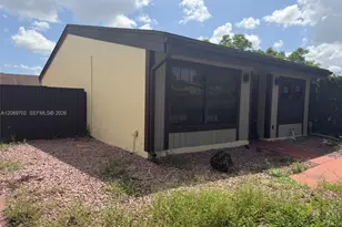 2321 Poinsetta Ct, Pembroke Pines, FL 33026 - Photo 3
