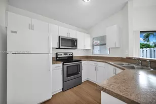 2414 San Remo Cir, Homestead, FL 33035 - Photo 13