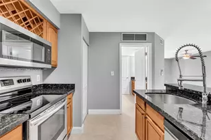 2820 N Oakland Forest Dr, Oakland Park, FL 33309 - Photo 9