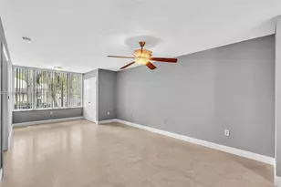 2820 N Oakland Forest Dr, Oakland Park, FL 33309 - Photo 19