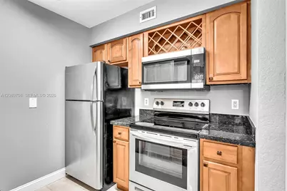 2820 N Oakland Forest Dr #102, Oakland Park, FL 33309 - Photo 5