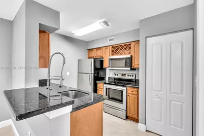 2820 N Oakland Forest Dr #102, Oakland Park, FL 33309 - Photo 7