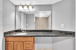 2820 N Oakland Forest Dr, Oakland Park, FL 33309 - Photo 29