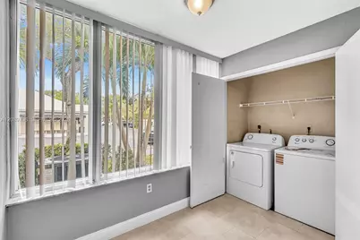 2820 N Oakland Forest Dr #102, Oakland Park, FL 33309 - Photo 15