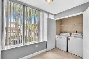 2820 N Oakland Forest Dr, Oakland Park, FL 33309 - Photo 15